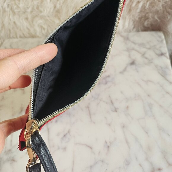 Victoria Secret XOXO Red Make Up Bag/Wrislet - Picture 5 of 5